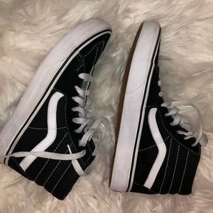 High top black vans 🥰